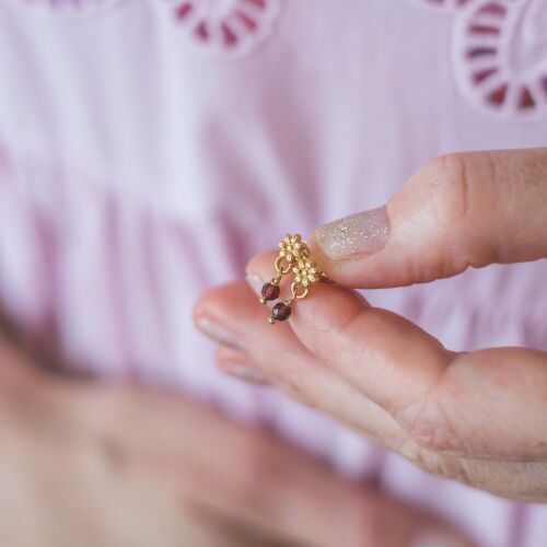 Kolczyki kwiatki z wiszącymi kamieniami