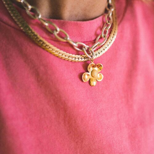 Naszyjnik kwiat na srebrnym grubym łańcuchu