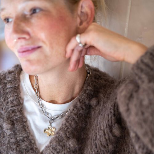 Naszyjnik kwiat na srebrnym grubym łańcuchu