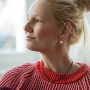 Kolczyki serca z różowym kwarcem i granatem - zdjęcie 5