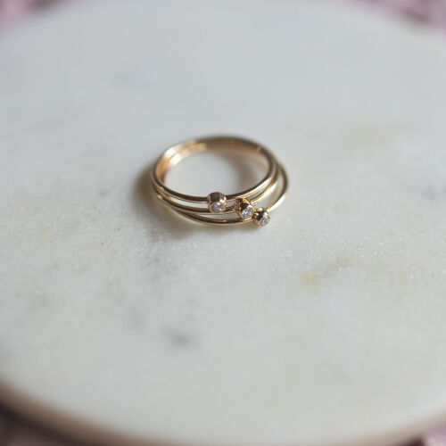 Złoty pierścionek biały mini diamencik