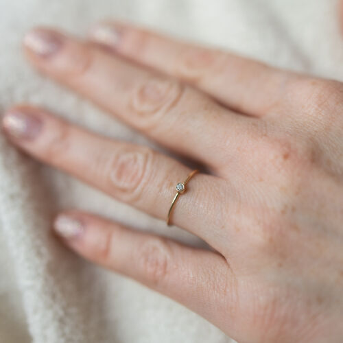 Złoty pierścionek biały mini diamencik