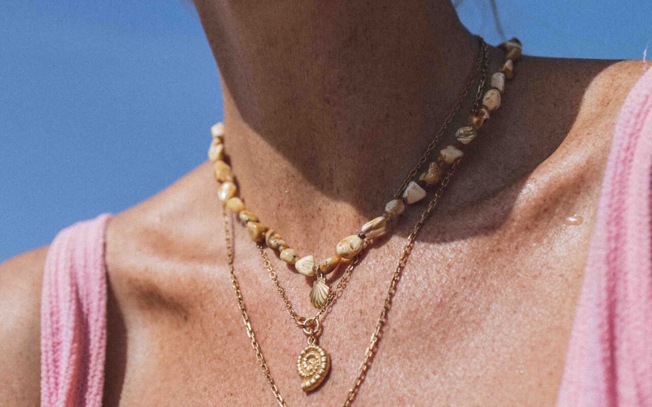 Naszyjnik z turmalinami i bursztynem w nieregularnej formie wykonany ręcznie w stylu biżuterii handmade