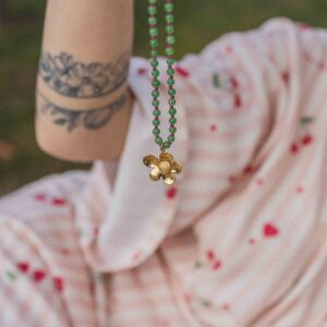 Naszyjnik duży kwiat z zawieszką w złotym odcieniu, wykonany metodą handmade inspirowany naturą.