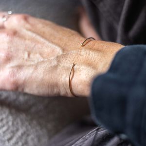 Bransoletka otwarta z kuleczkami - zdjęcie 3