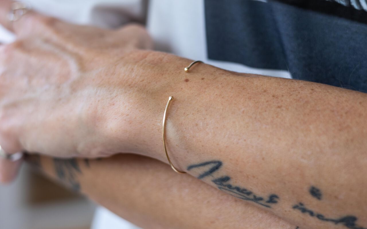 Bransoletka otwarta z kuleczkami