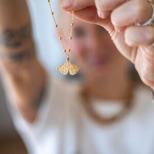 Naszyjnik miłorząb zbliżenie