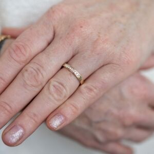 Obrączki ślubne prostokątne z kamieniami - zdjęcie 6