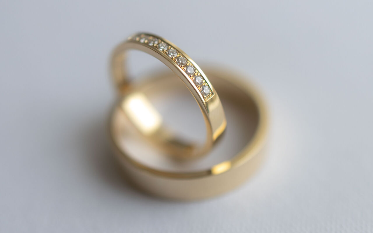 Obrączki ślubne prostokątne z kamieniami - zdjęcie 2