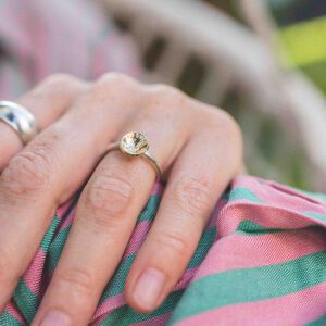 Pierścionek Plate srebrny ze złotą miseczką