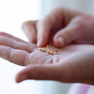 Kolczyki patyki z kulek - zdjęcie 5