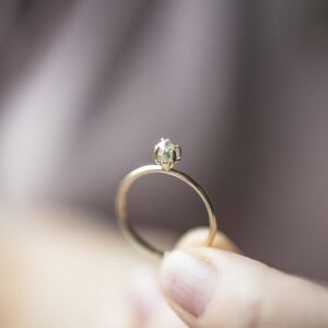 Pierścionek zaręczynowy z nieoszlifowanym diamentem - zdjęcie 15