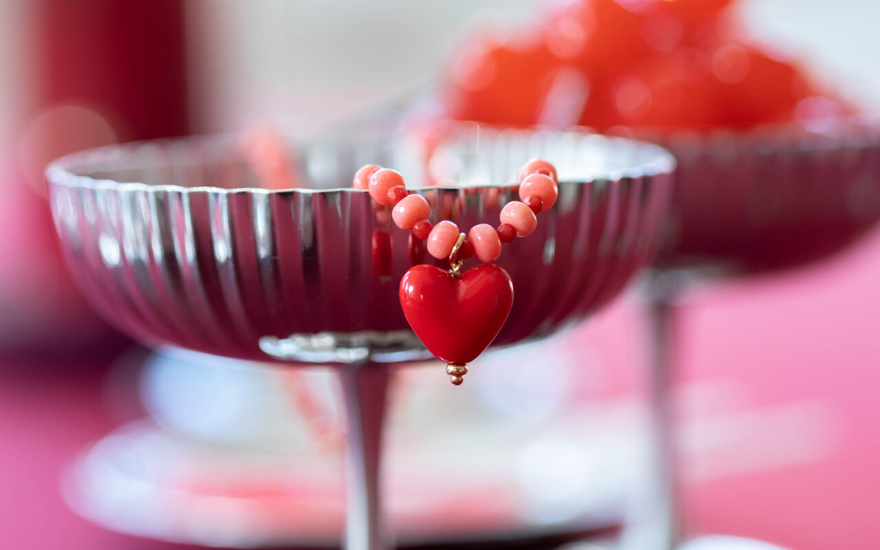 Naszyjnik z korala z czerwoną zawieszką serce