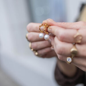 Kolczyki perły na haczyku z kuleczkami - zdjęcie 4