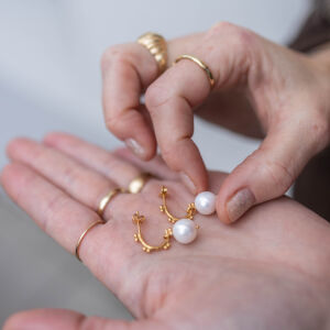 Kolczyki perły na haczyku z kuleczkami - zdjęcie 5