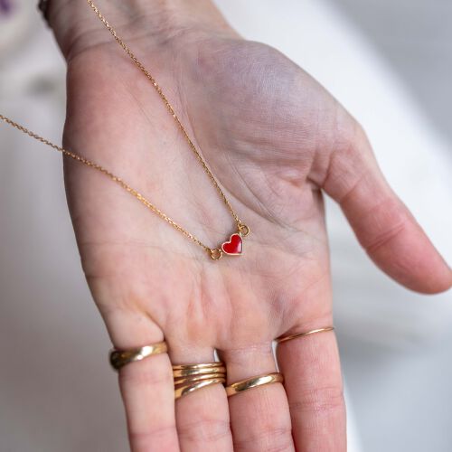 Naszyjnik z czerwonym serduszkiem na łańcuszku