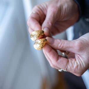 Kolczyki gruszki młotkowane na sztyfcie - zdjęcie 1