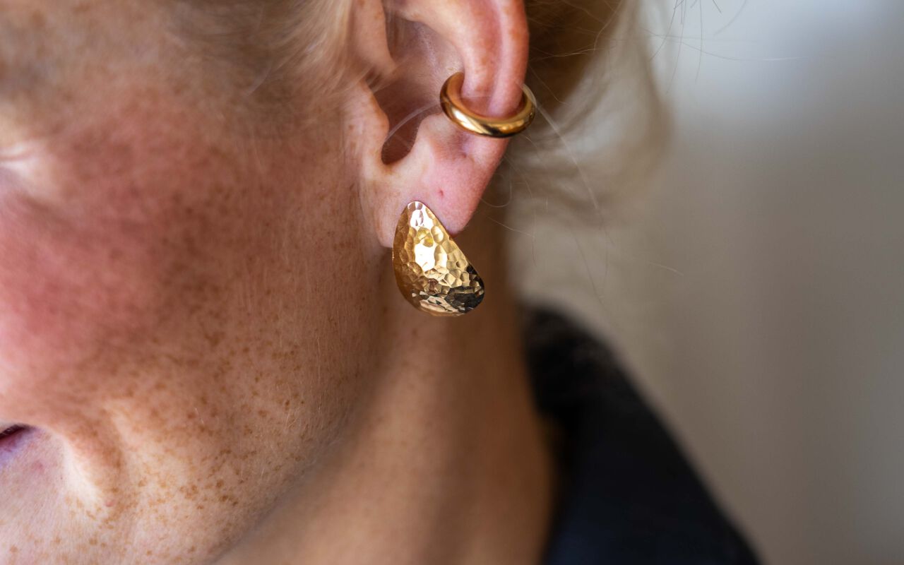 Kolczyki gruszki młotkowane na sztyfcie