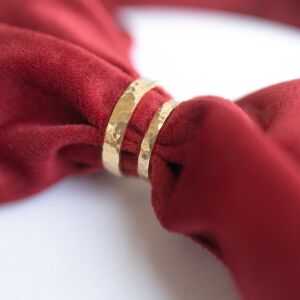 Obrączki ślubne młotkowane o nierównych krawędziach - zdjęcie 5