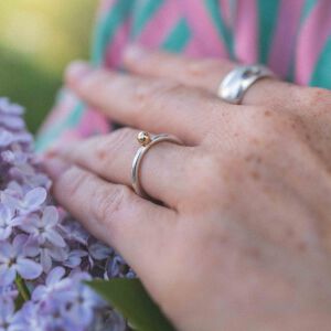 Pierścionek Dot srebrny ze złotą kulką