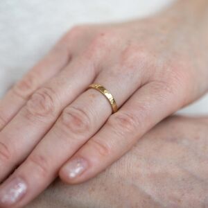 Obrączki ślubne prostokątne młotkowane - zdjęcie 3