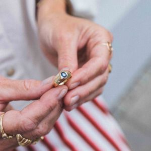 Złoty sygnet z szafirem - zdjęcie 3