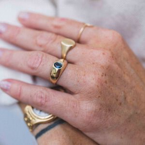 Złoty sygnet z szafirem - zdjęcie 6