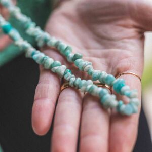 Naszyjnik boho etno wykonany w pracowni Matyldy Zielińskiej z naturalnych kamieni półszlachetnych