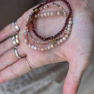 Komplet bransoletek z kamieni naturalnych w odcieniach różu - zdjęcie 5