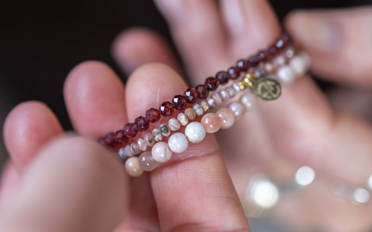 Komplet bransoletek z kamieni naturalnych w odcieniach różu - zdjęcie 4