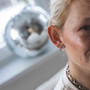 Kolczyki nieregularne ogniwka na sztyft - zdjęcie 2