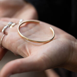 Złota bransoletka owalna gładka