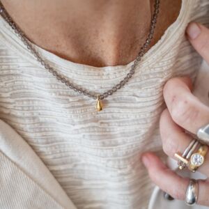 Naszyjnik z fasetowanych kamieni z kropelką - zdjęcie 1