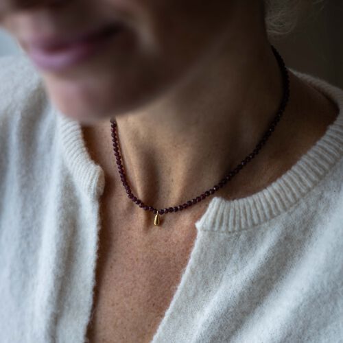 Naszyjnik z granatem i kropelką