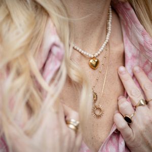 Naszyjnik beżowy z naturalnych kamieni w nieregularnych kształtach ręcznie wykonany