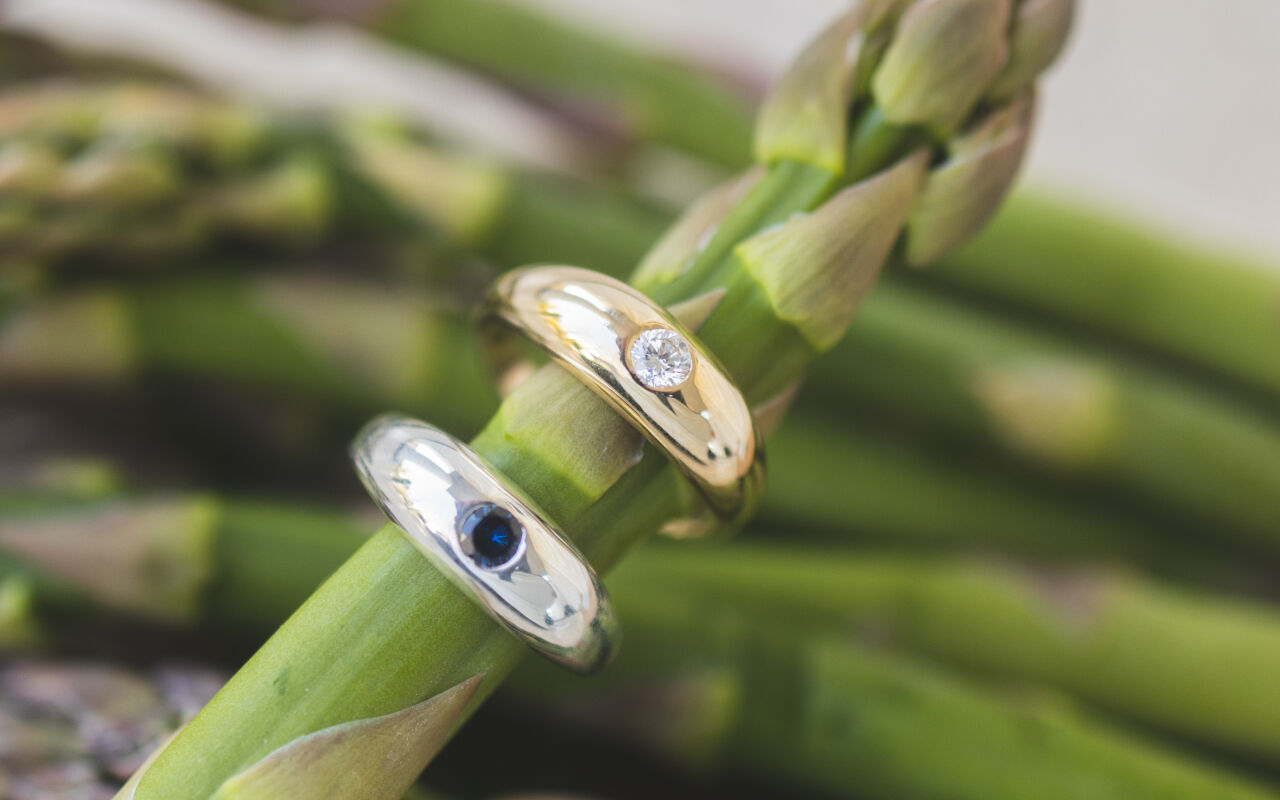 Pierścionek bułka z kamieniem - zdjęcie 1