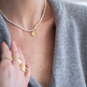 Naszyjnik z nieregularnych pereł z muszlą - zdjęcie 3