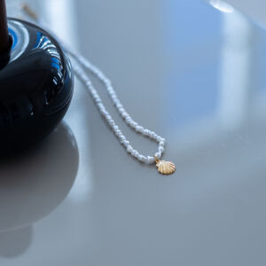 Naszyjnik z nieregularnych pereł z muszlą - zdjęcie 6